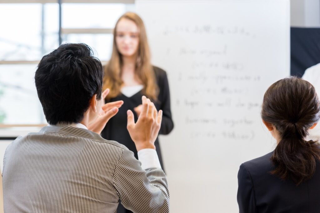 初心者でも安心！大人向け英会話スクールの選び方と学習ポイント｜子ども英語・英会話スクールルフレ